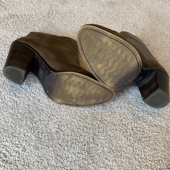 LUCKY BRAND LEATHER BOOTIES - Picture 3 of 7